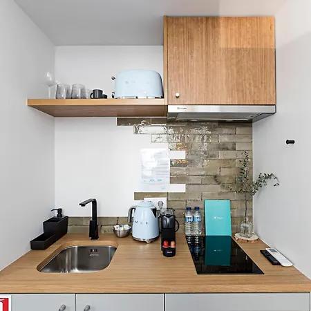 Regras & Garden By Benefit Collection A *