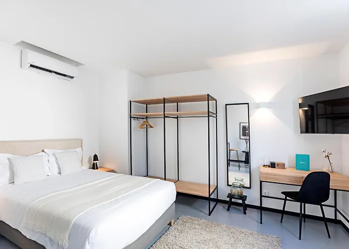 Regras & Garden By Benefit Collection A *