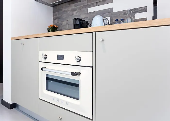 Regras & Garden By Benefit Collection A