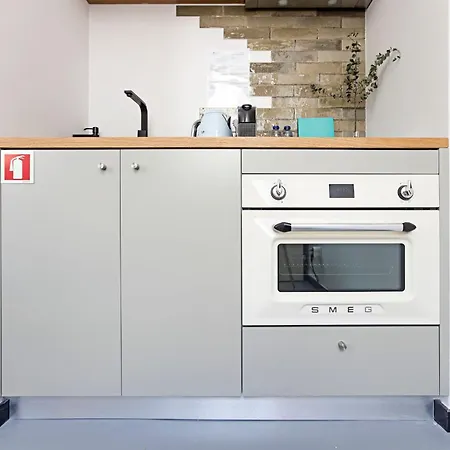 Regras & Garden By Benefit Collection A