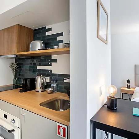 Regras & Garden By Benefit Collection A *