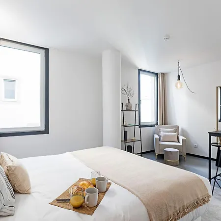 Regras & Garden By Benefit Collection A *