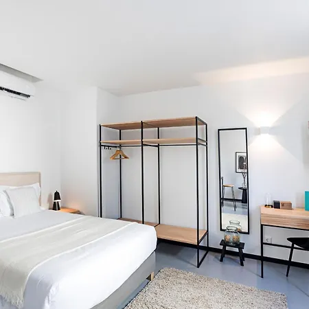 Regras & Garden By Benefit Collection A *