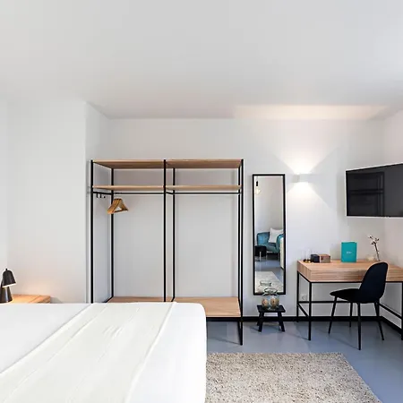 Regras & Garden By Benefit Collection A *