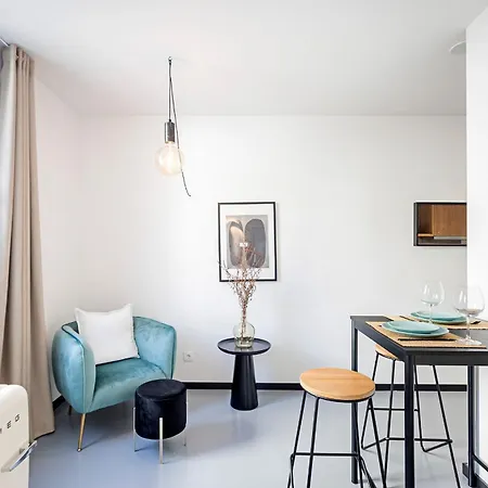 Regras & Garden By Benefit Collection A * Porto