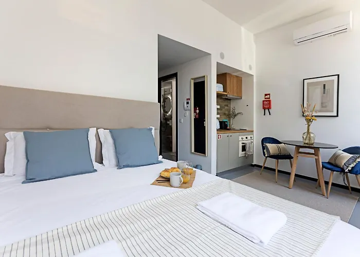 Regras & Garden By Benefit Collection A * Oporto