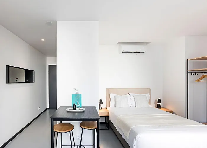 Regras & Garden By Benefit Collection A Porto