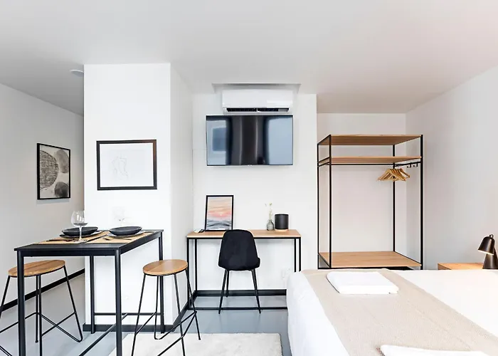 Regras & Garden By Benefit Collection A