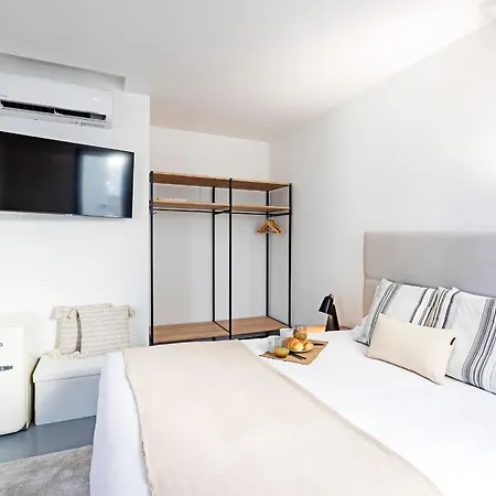 Regras & Garden By Benefit Collection A *