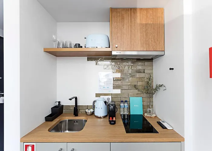 Regras & Garden By Benefit Collection A *