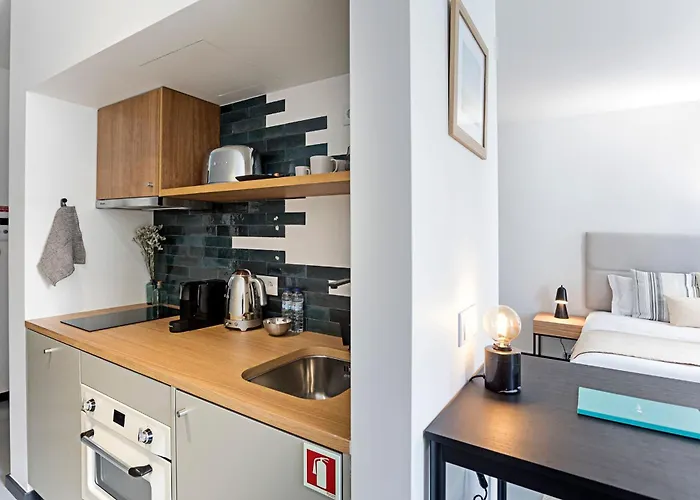 Regras & Garden By Benefit Collection A *