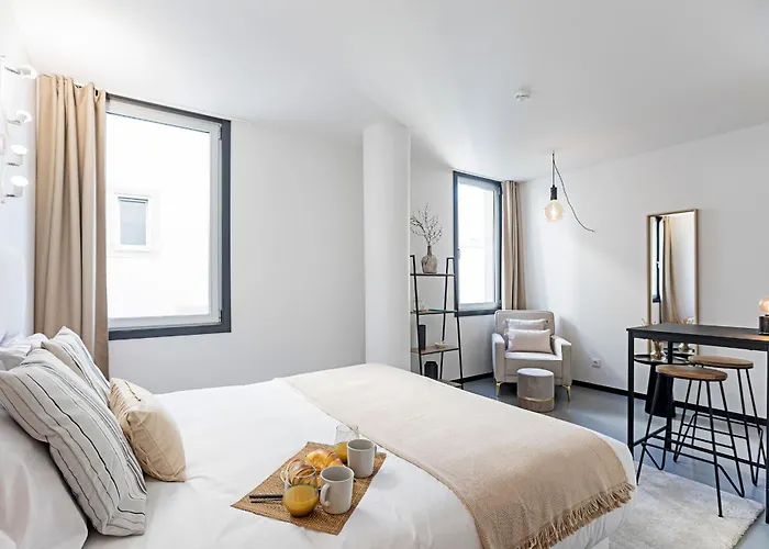 Regras & Garden By Benefit Collection A *