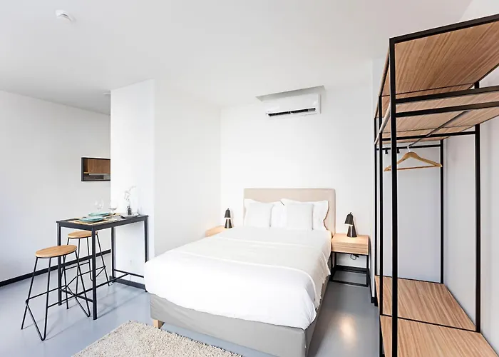 Regras & Garden By Benefit Collection A Porto