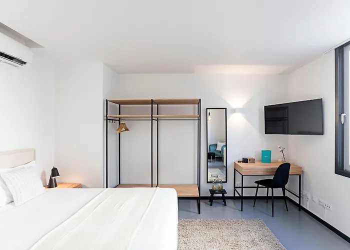 Regras & Garden By Benefit Collection A *