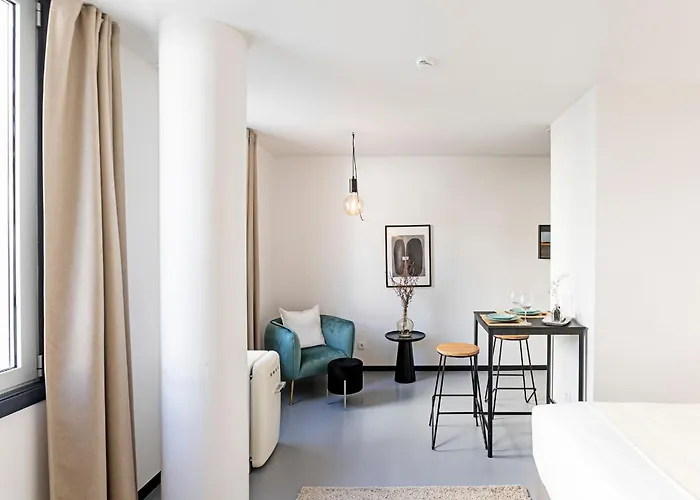 Regras & Garden By Benefit Collection A Porto