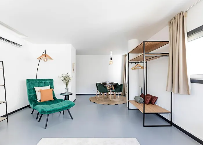 Regras & Garden By Benefit Collection A *