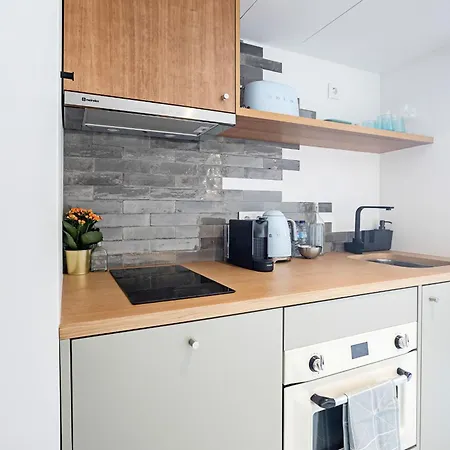 Regras & Garden By Benefit Collection A *