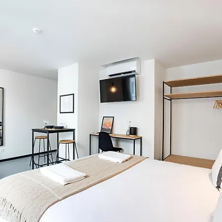 Regras & Garden By Benefit Collection A