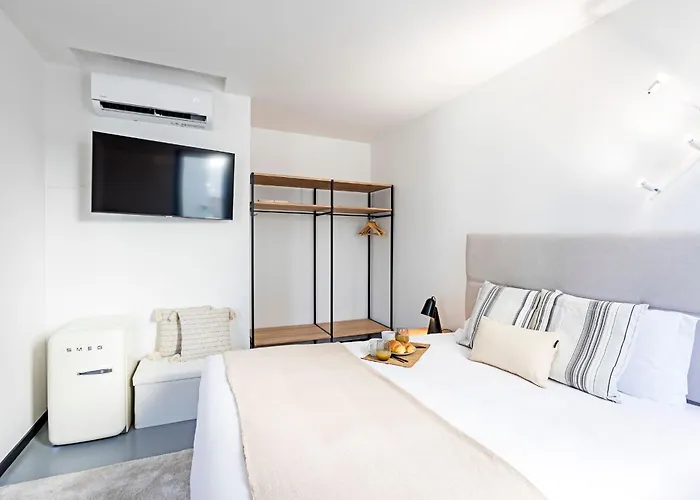 Regras & Garden By Benefit Collection A *