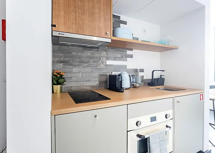 Regras & Garden By Benefit Collection A *